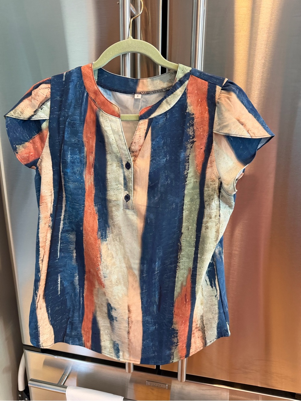 Paintstroke Split V-Neck Short Sleeve Blouse in Navy, Peach & Cream